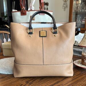 Dooney and Bourke tote